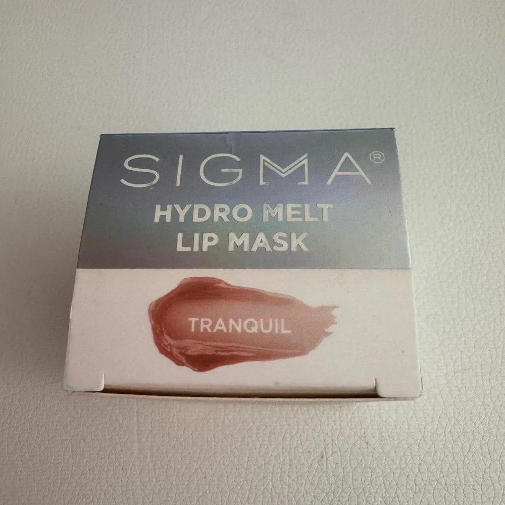 Sigma hydro melt lip mask